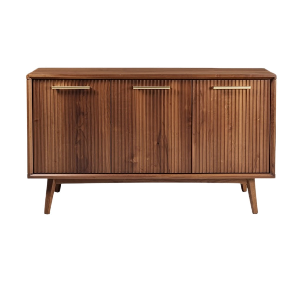 Technische Titel: "Moderne Houten Dressoir met Verticale Lijnen en Driedelige Opbergruimte"