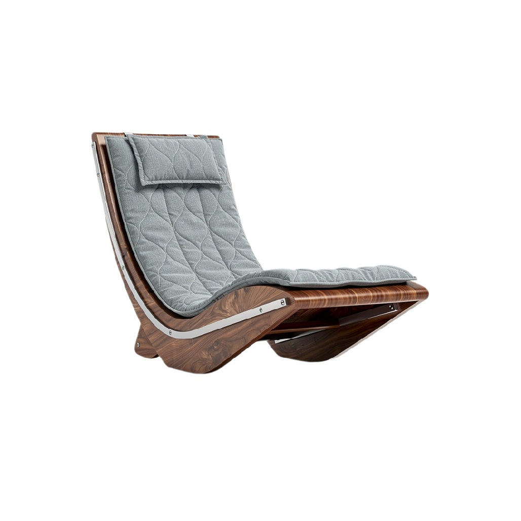 Technische Titel in het Nederlands: "Moderne Golvende Relaxstoel met Houten Frame en Gestoffeerde Rugleuning"