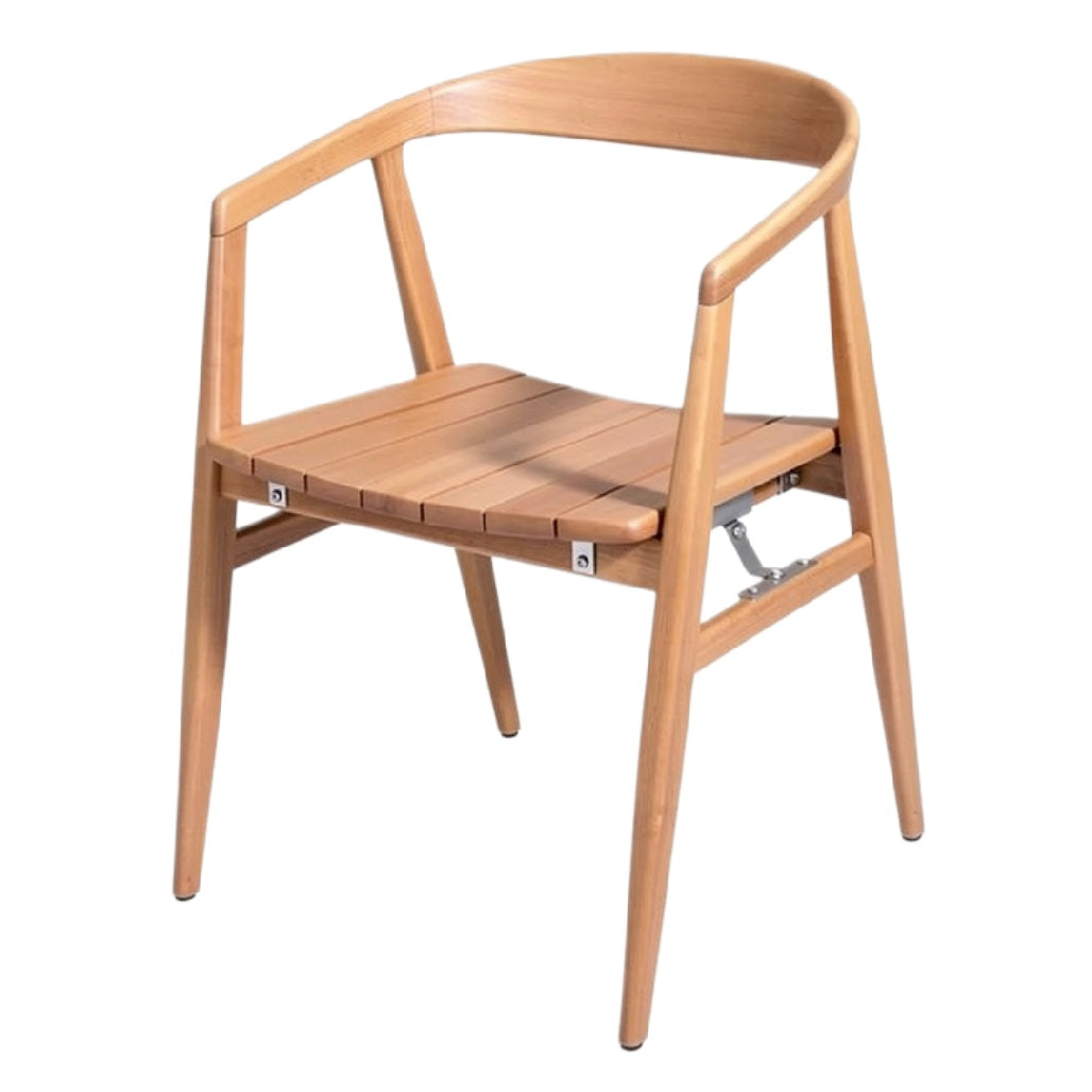 Minimalistische houten stoel met armleuningen en slank ontwerp