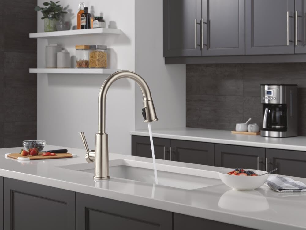 Delta Finnridge Brushed Gold Kitchen Faucet with Pull Down Sprayer, High Pressure ProClean Spray Modern Single Hole Kitchen Sink Faucet, Champagne Bronze 19730LF-CZ