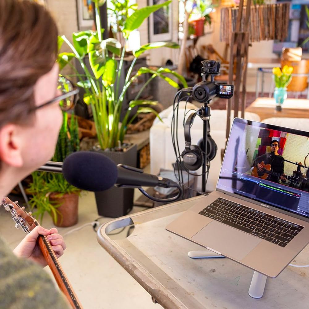 Zoom Q8n-4K Video Recorder for Musicians, Streamers & Filmmakers