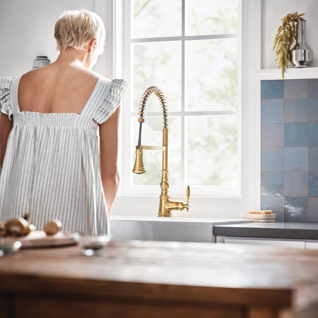 Moen Weymouth Oil Rubbed Bronze Motionsense Wave Touchless Kitchen Faucet, Traditional Spring Kitchen Sink Faucet with Pulldown Sprayer and Hands-Free Sensor, S73104EWORB