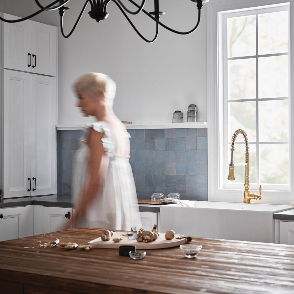 Moen Weymouth Oil Rubbed Bronze Motionsense Wave Touchless Kitchen Faucet, Traditional Spring Kitchen Sink Faucet with Pulldown Sprayer and Hands-Free Sensor, S73104EWORB