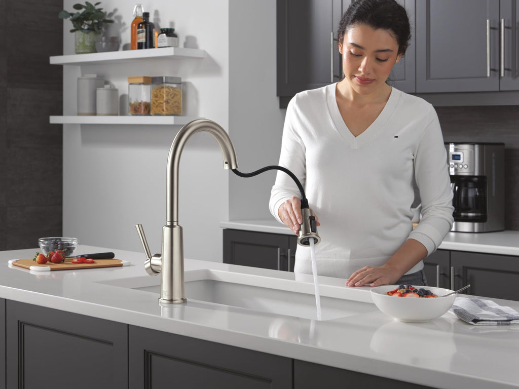 Delta Finnridge Brushed Gold Kitchen Faucet with Pull Down Sprayer, High Pressure ProClean Spray Modern Single Hole Kitchen Sink Faucet, Champagne Bronze 19730LF-CZ