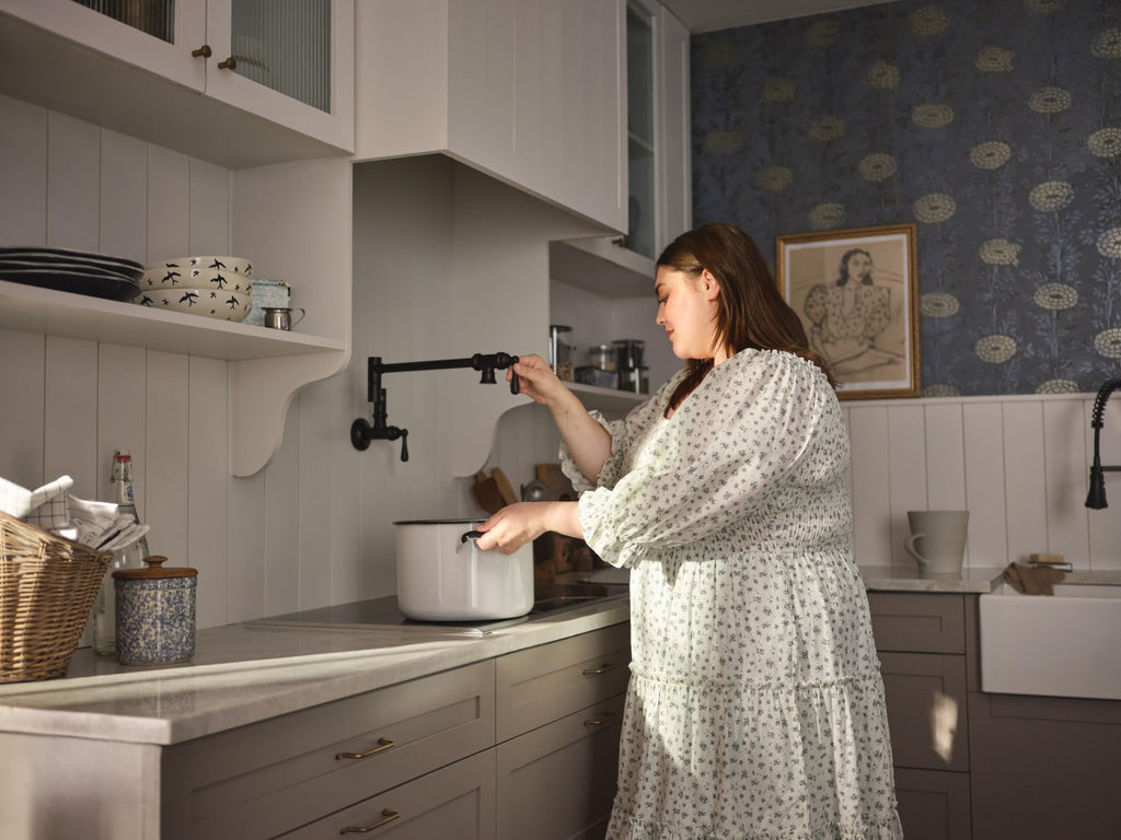 Moen Weymouth Oil Rubbed Bronze Motionsense Wave Touchless Kitchen Faucet, Traditional Spring Kitchen Sink Faucet with Pulldown Sprayer and Hands-Free Sensor, S73104EWORB