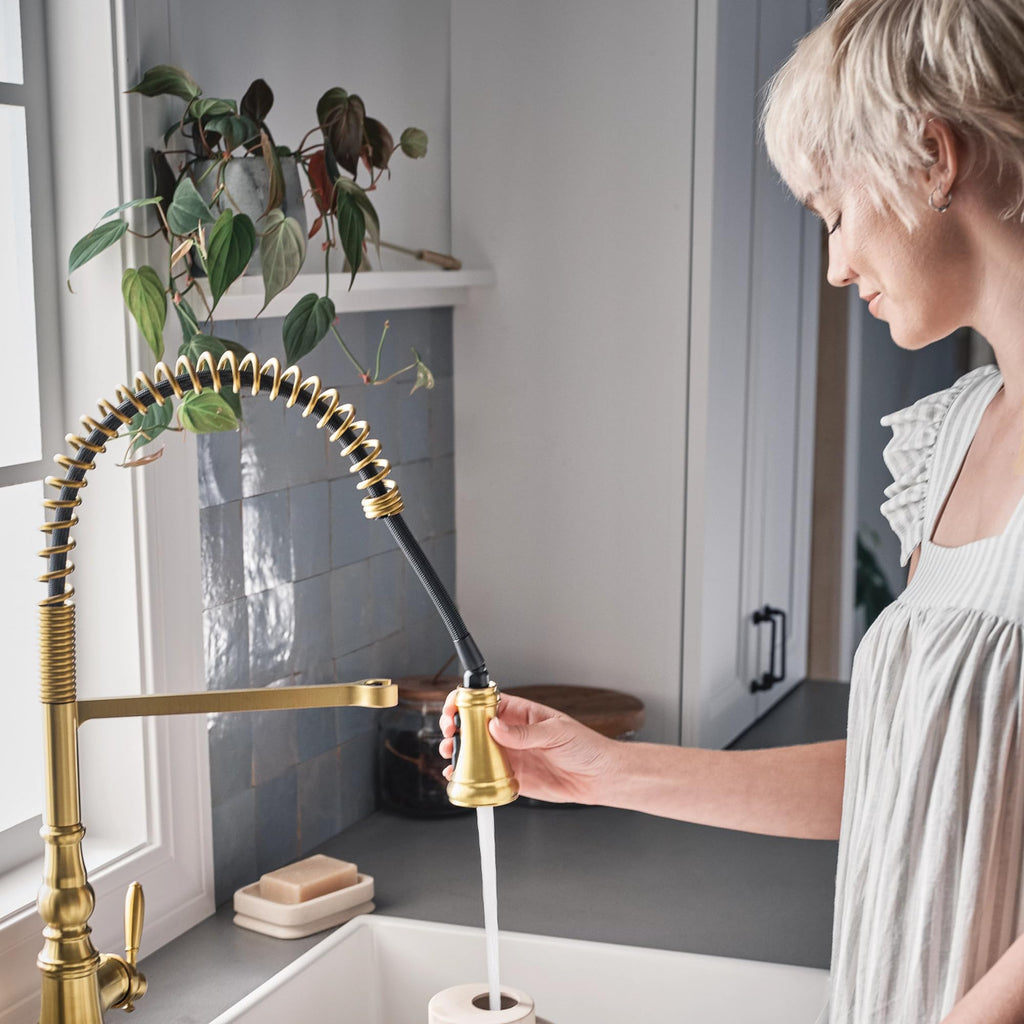 Moen Weymouth Oil Rubbed Bronze Motionsense Wave Touchless Kitchen Faucet, Traditional Spring Kitchen Sink Faucet with Pulldown Sprayer and Hands-Free Sensor, S73104EWORB