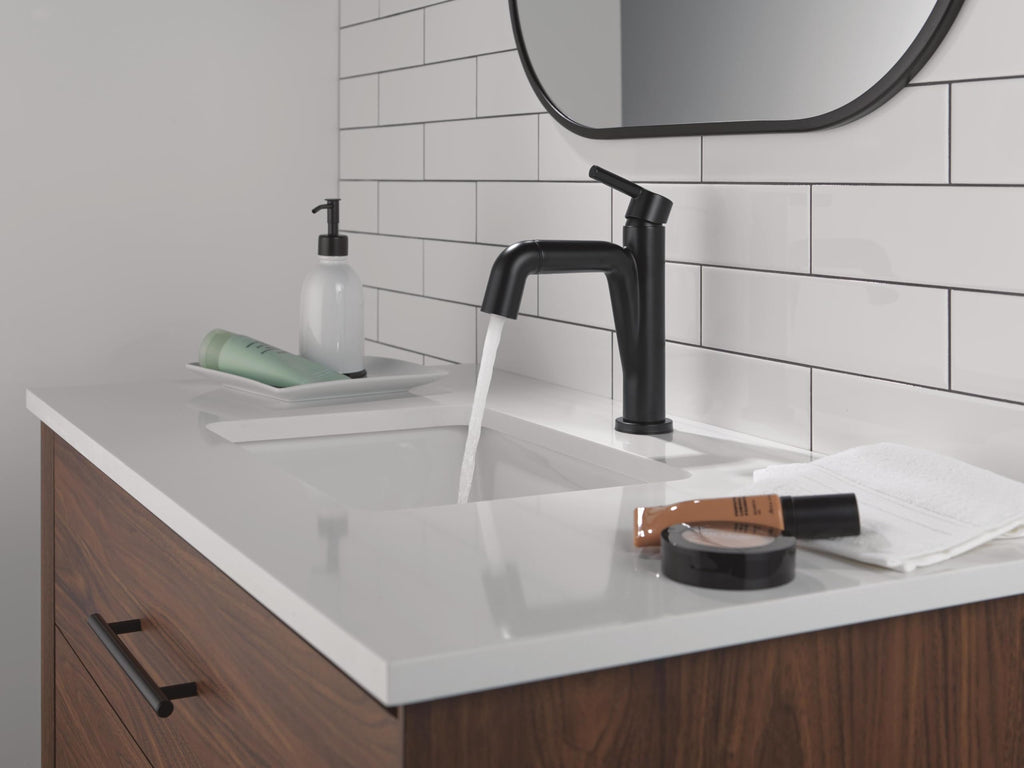 Delta Nicoli Brushed Gold Bathroom Faucet 1 Hole, Single Hole Bathroom Sink Faucet for Vanity, Push-Pop Drain Assembly, Champagne Bronze 15849LF-CZ