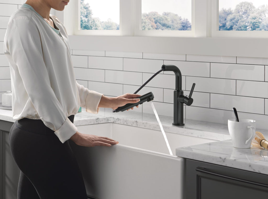 Delta Daneri Brushed Nickel Kitchen Faucet with Pull-Out Sprayer, Modern Single Hole Kitchen Sink Faucet, Single Handle, Stainless 16879-SS-DST