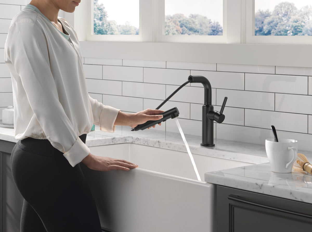 Delta Daneri Brushed Nickel Kitchen Faucet with Pull-Out Sprayer, Modern Single Hole Kitchen Sink Faucet, Single Handle, Stainless 16879-SS-DST
