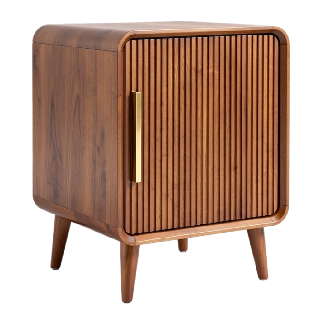 Moderne houten nachtkast met geribbelde deur en gouden handgreep